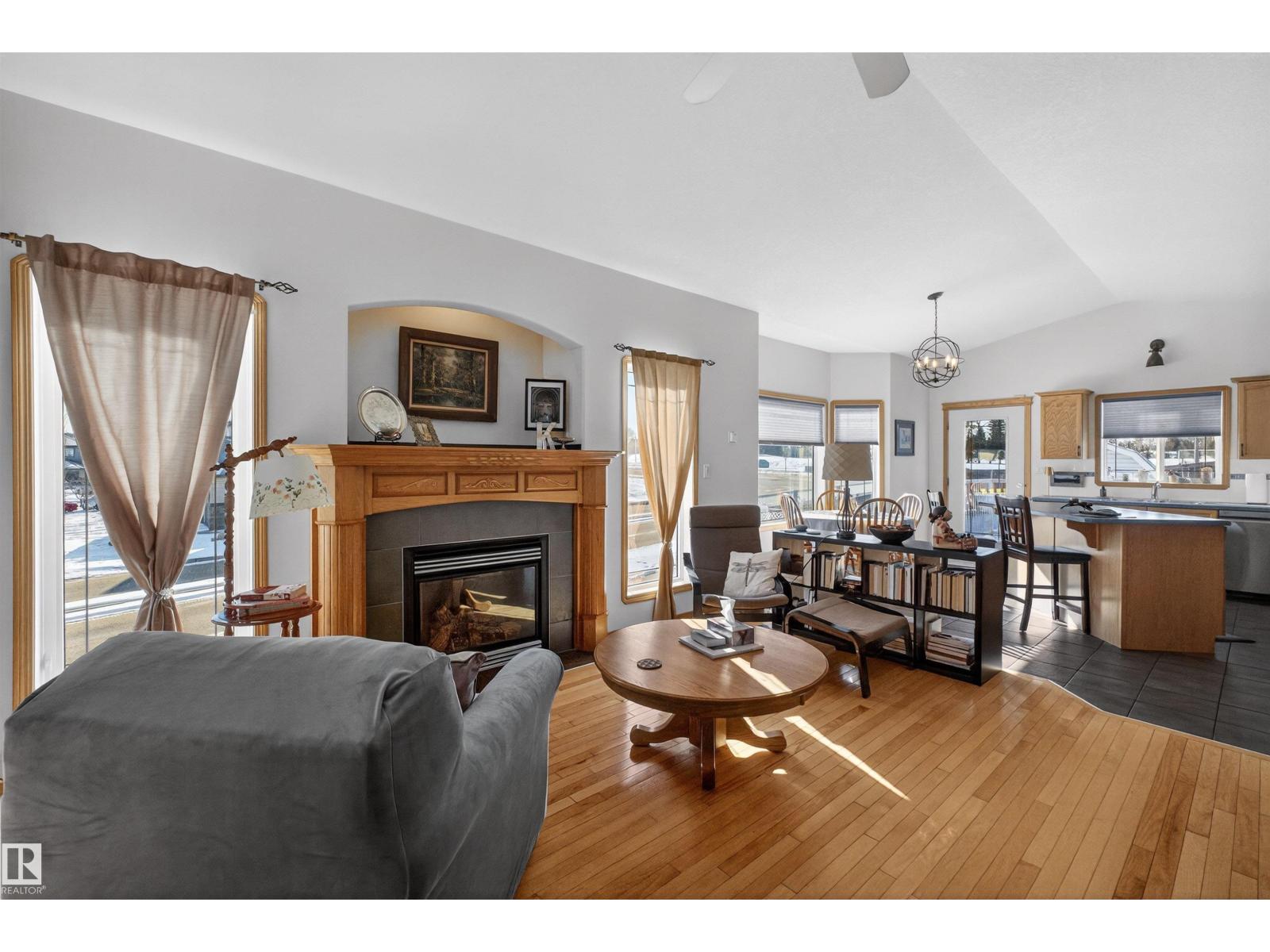 21 Halverson Co, Spruce Grove, Alberta  T7X 4P7 - Photo 3 - E4479962