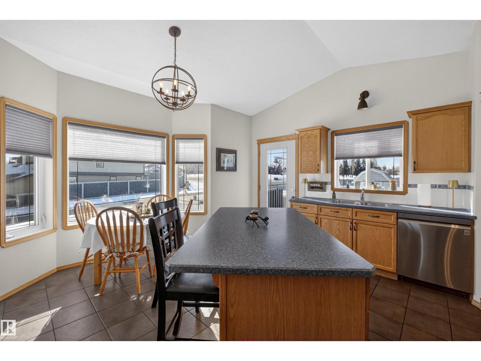 21 Halverson Co, Spruce Grove, Alberta  T7X 4P7 - Photo 6 - E4479962