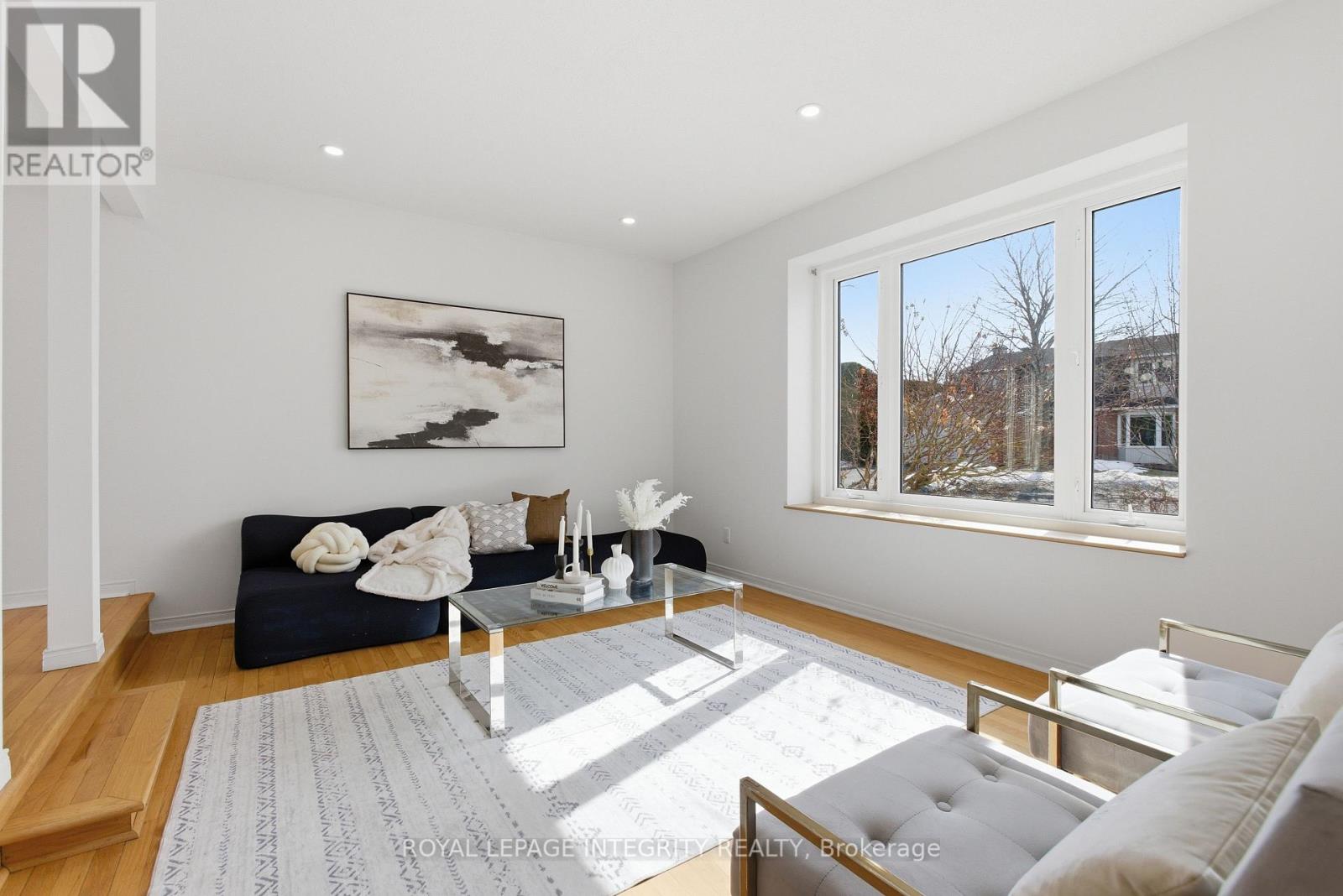 1019 Driftwood Crescent, Ottawa, Ontario  K1C 2N9 - Photo 13 - X12942354