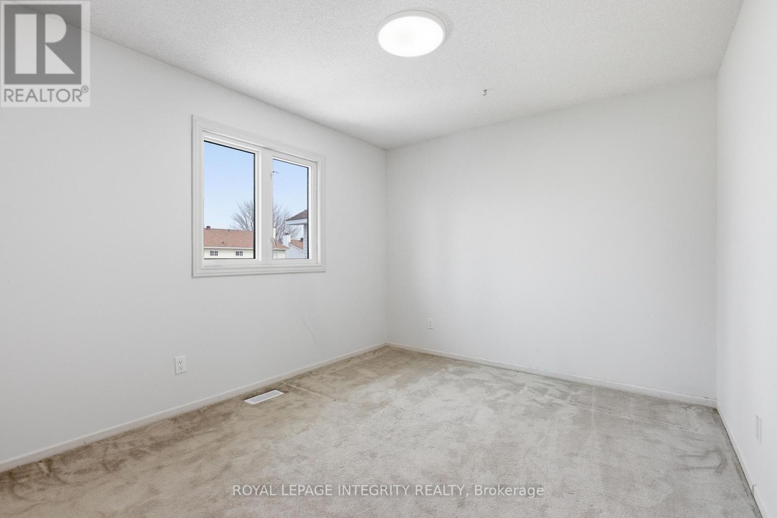 1019 Driftwood Crescent, Ottawa, Ontario  K1C 2N9 - Photo 22 - X12942354