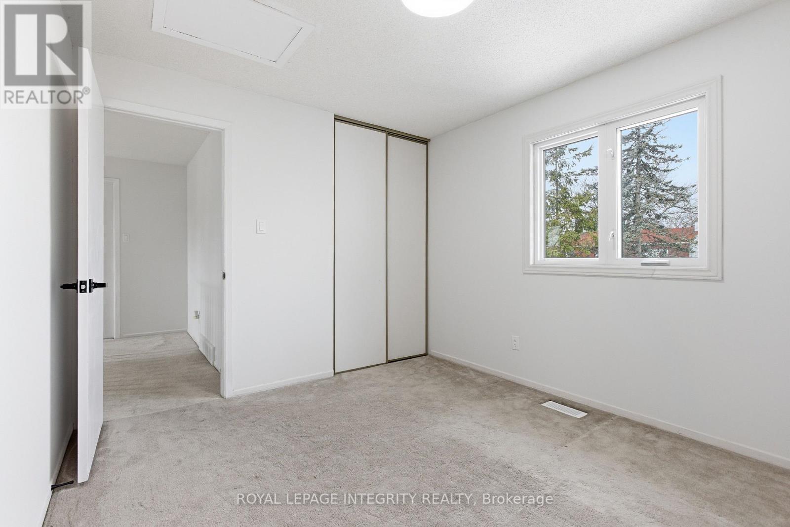 1019 Driftwood Crescent, Ottawa, Ontario  K1C 2N9 - Photo 23 - X12942354