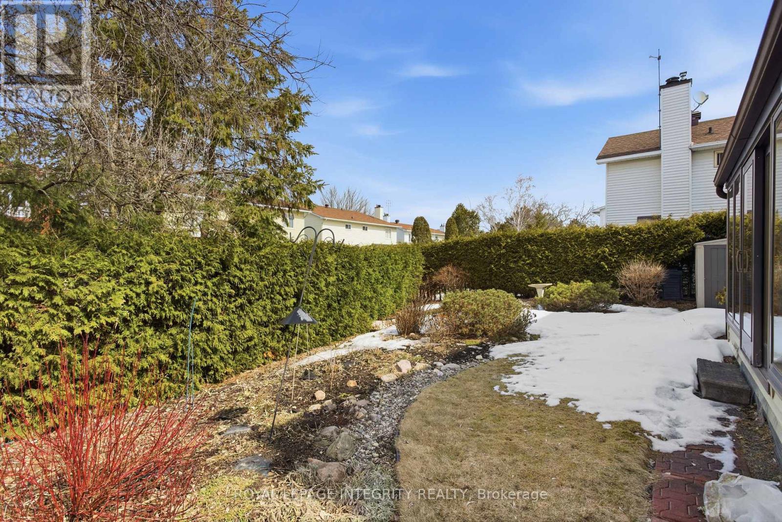 1019 Driftwood Crescent, Ottawa, Ontario  K1C 2N9 - Photo 25 - X12942354