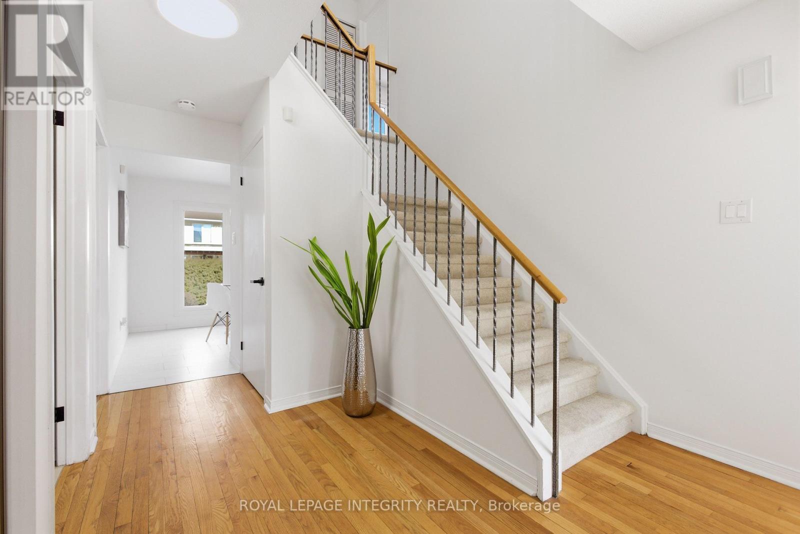 1019 Driftwood Crescent, Ottawa, Ontario  K1C 2N9 - Photo 4 - X12942354