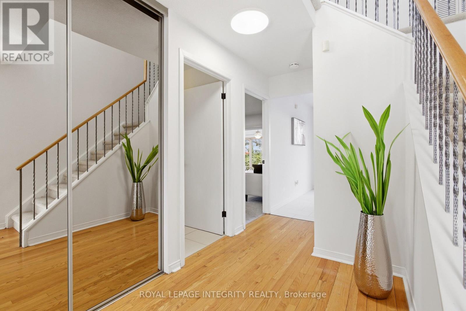 1019 Driftwood Crescent, Ottawa, Ontario  K1C 2N9 - Photo 5 - X12942354