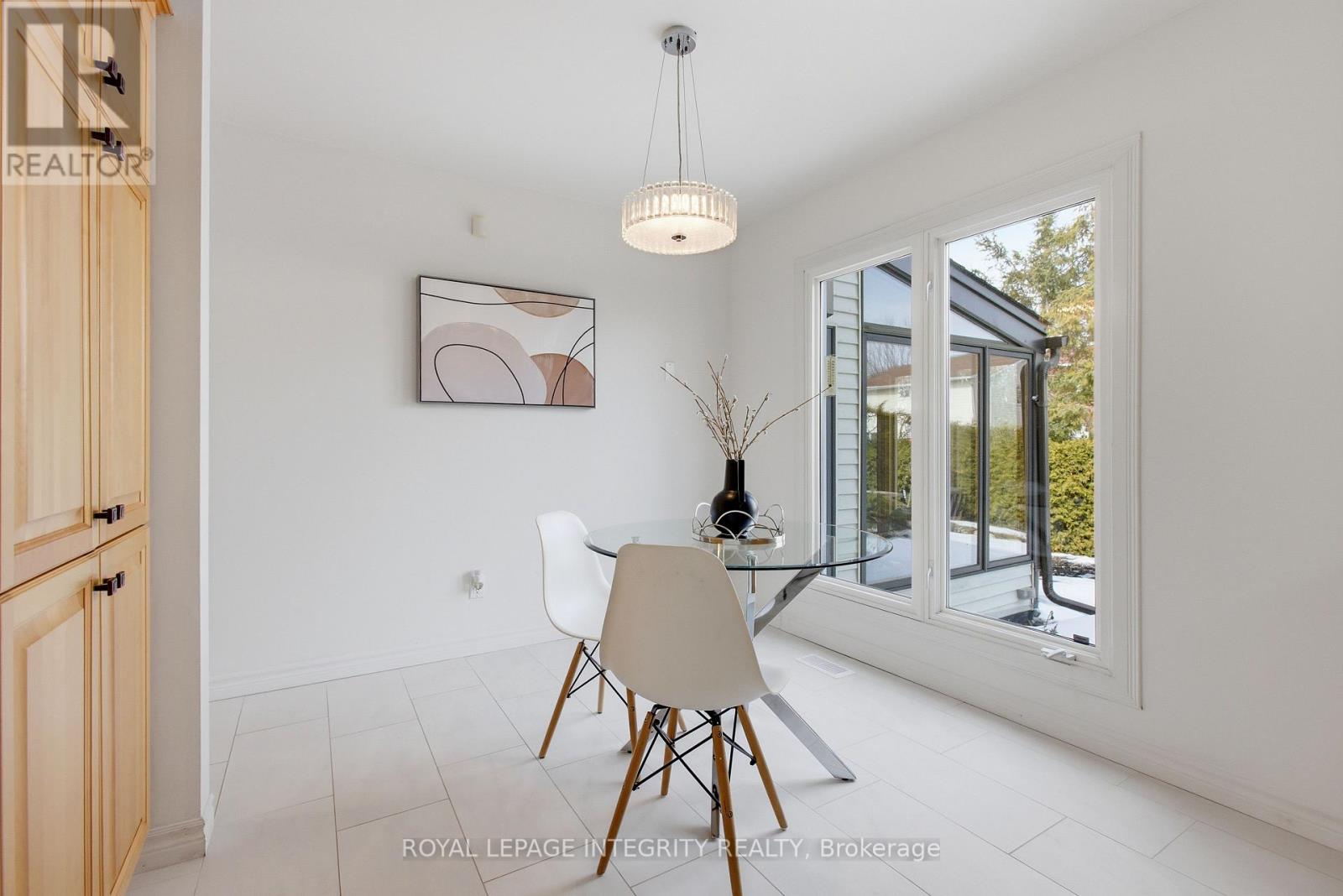 1019 Driftwood Crescent, Ottawa, Ontario  K1C 2N9 - Photo 6 - X12942354