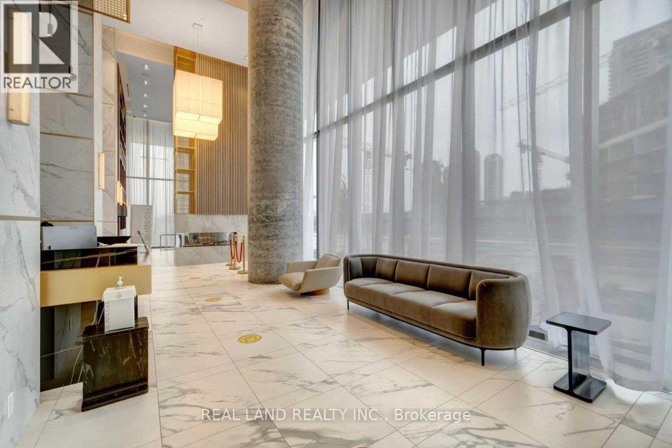 2206 - 950 Portage Parkway, Vaughan, Ontario L4K 0J7 - Photo 2 - N12942398