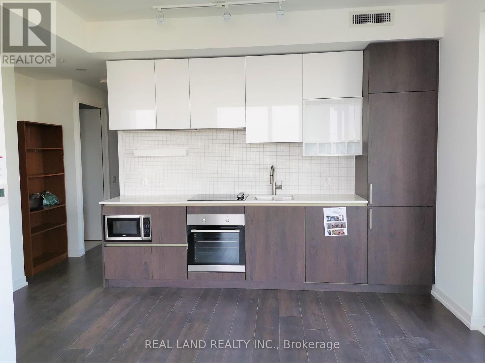 2206 - 950 Portage Parkway, Vaughan, Ontario L4K 0J7 - Photo 4 - N12942398