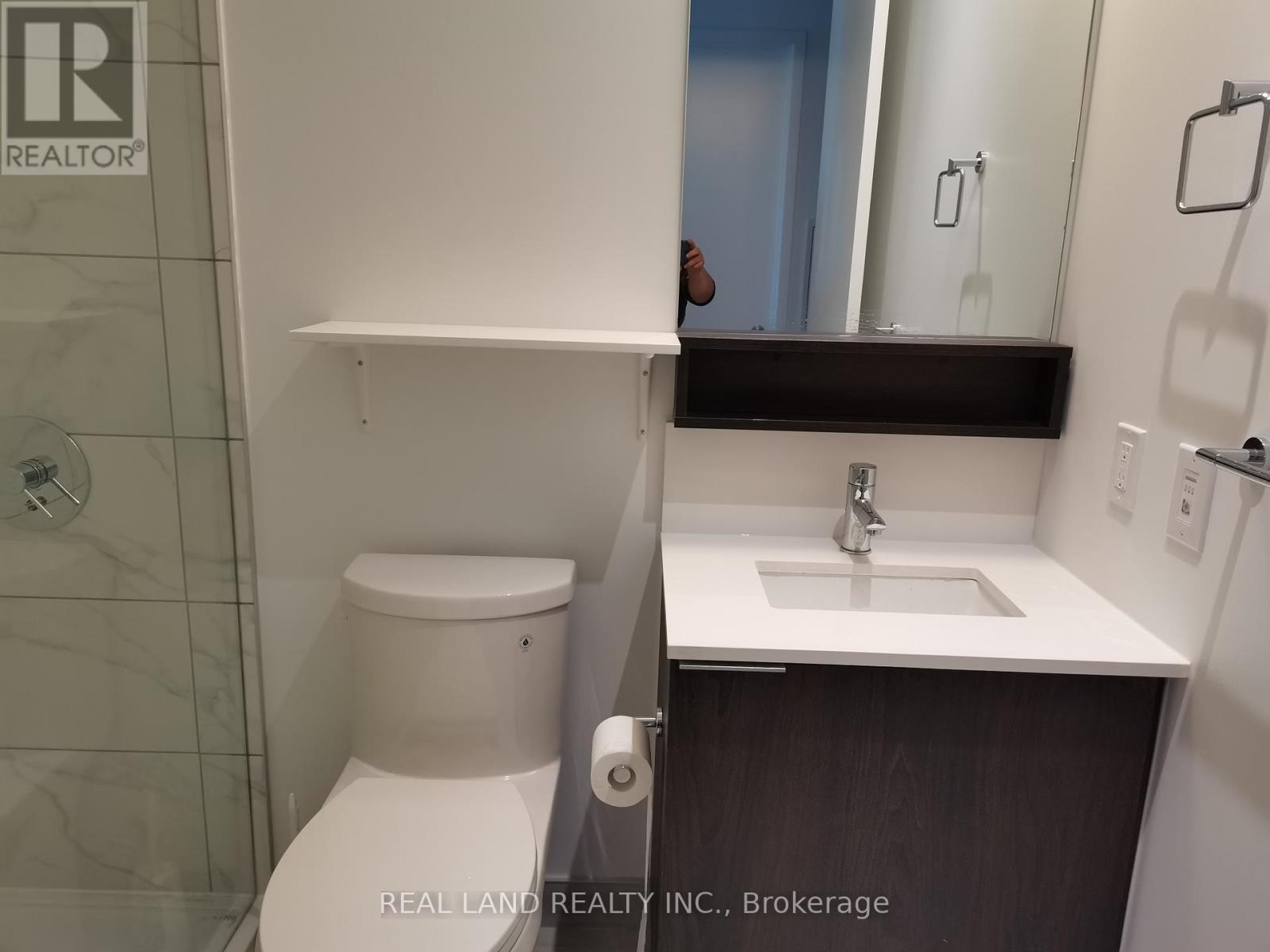 2206 - 950 Portage Parkway, Vaughan, Ontario L4K 0J7 - Photo 9 - N12942398