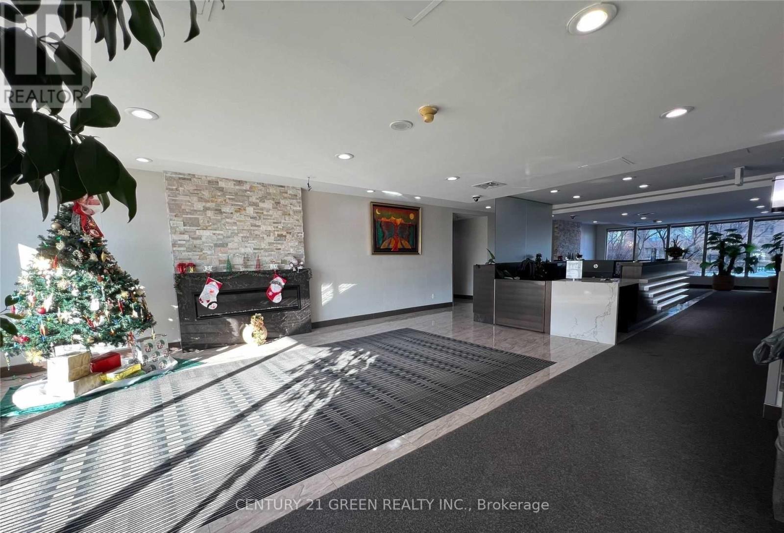 413 - 145 Hillcrest Avenue S, Mississauga, Ontario L5B 3Z1 - Photo 2 - W12942356