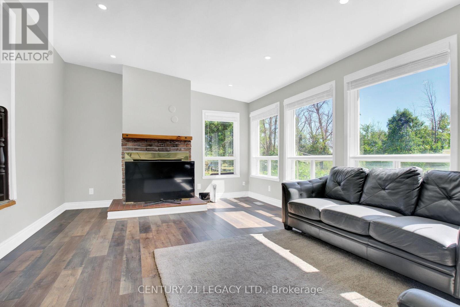 8182 Hornby Road, Halton Hills, Ontario  L0P 1E0 - Photo 5 - W12942370