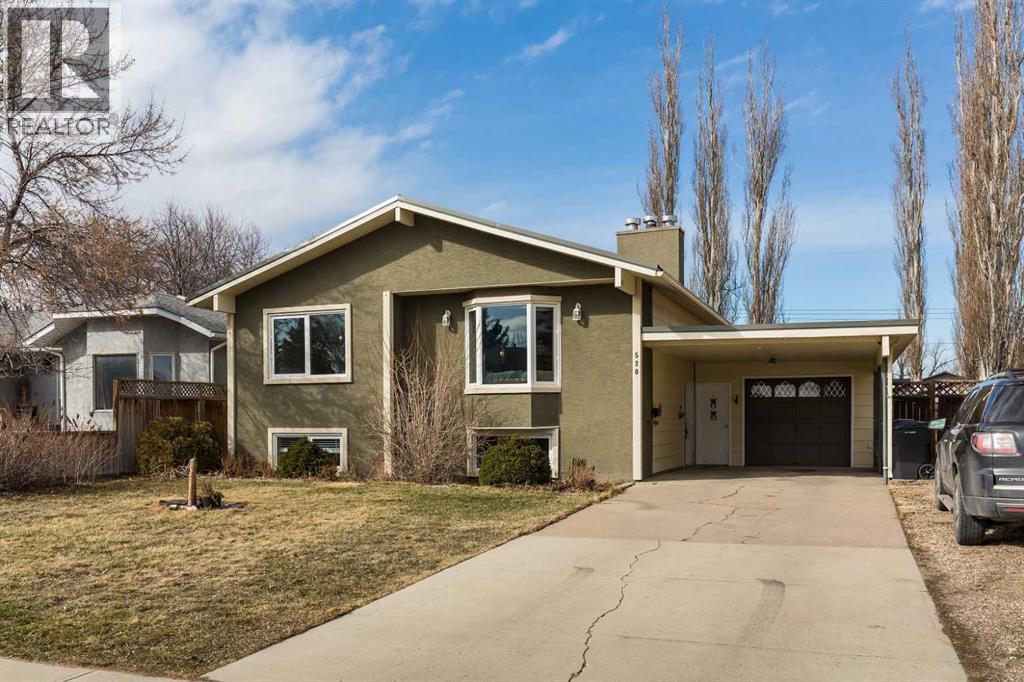 520 Maple Crescent, Picture Butte, Alberta  T0K 1V0 - Photo 1 - A2297894