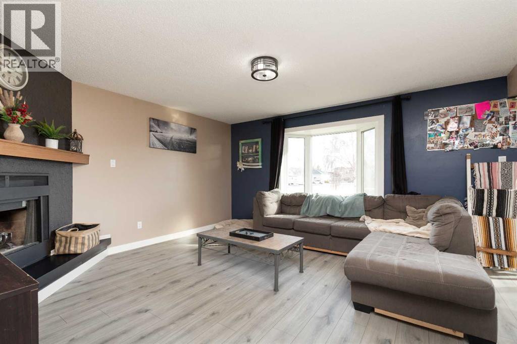 520 Maple Crescent, Picture Butte, Alberta  T0K 1V0 - Photo 3 - A2297894