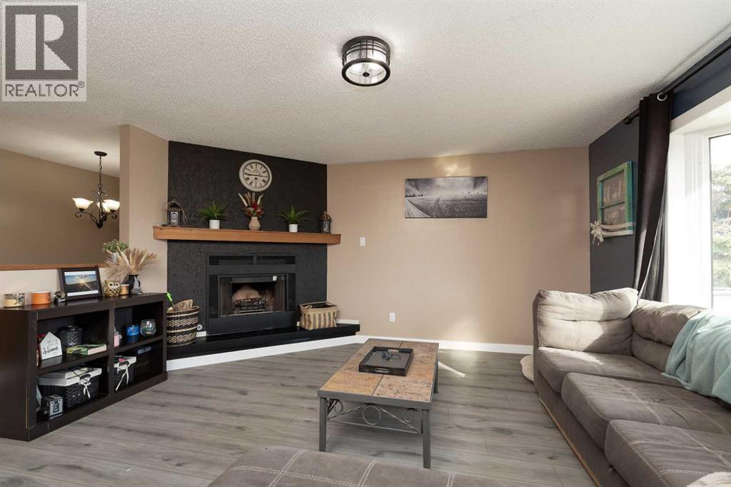 520 Maple Crescent, Picture Butte, Alberta  T0K 1V0 - Photo 5 - A2297894