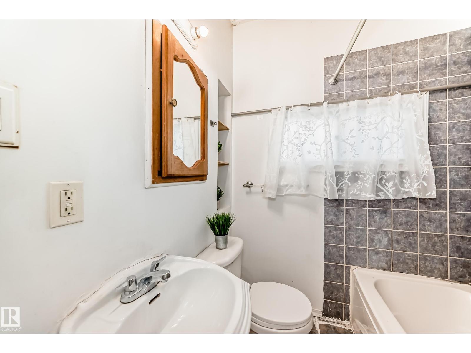 10564 92 St Nw, Edmonton, Alberta  T5H 1T9 - Photo 19 - E4473733