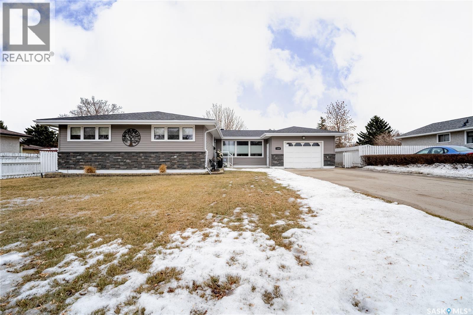 1354 King Crescent, Moose Jaw, Saskatchewan  S6H 3G2 - Photo 2 - SK031760