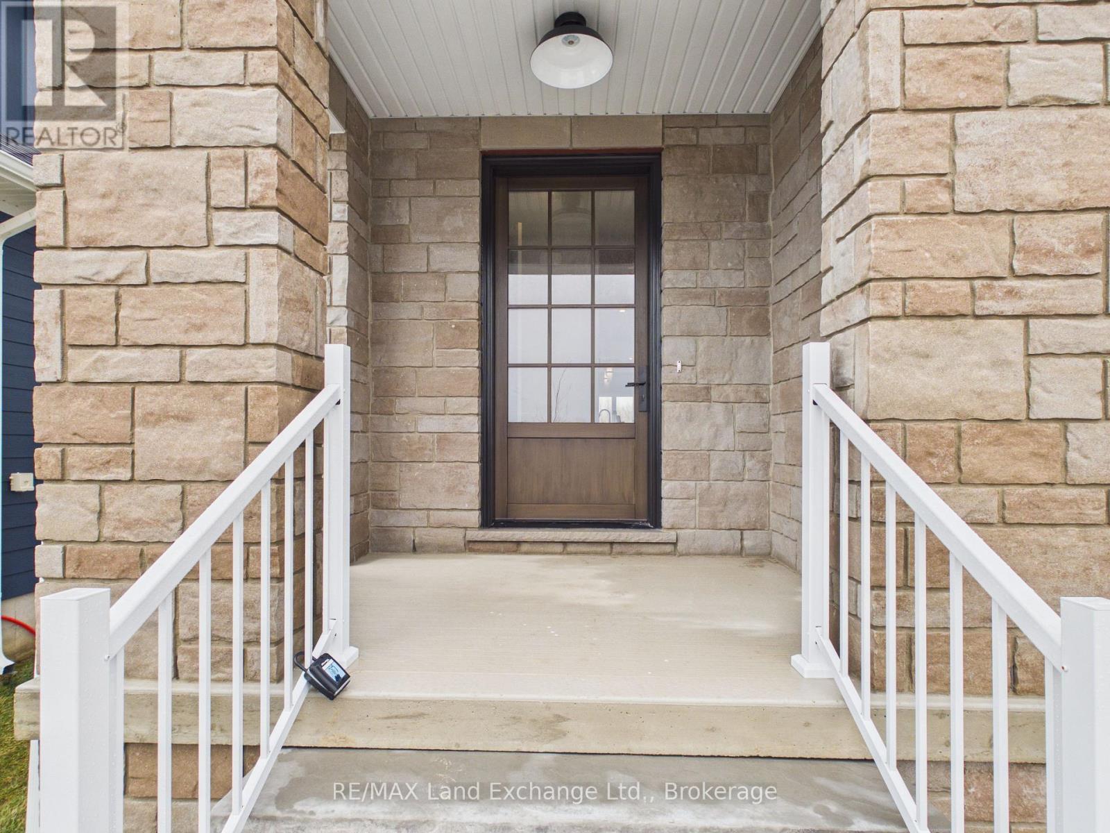 119 Inverness Street N, Kincardine, Ontario N2Z 1J4 - Photo 2 - X12942566