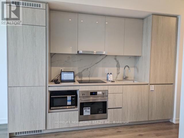 1601 - 28 Interchange Way Avenue, Vaughan, Ontario  L4K 0P8 - Photo 7 - N12942400