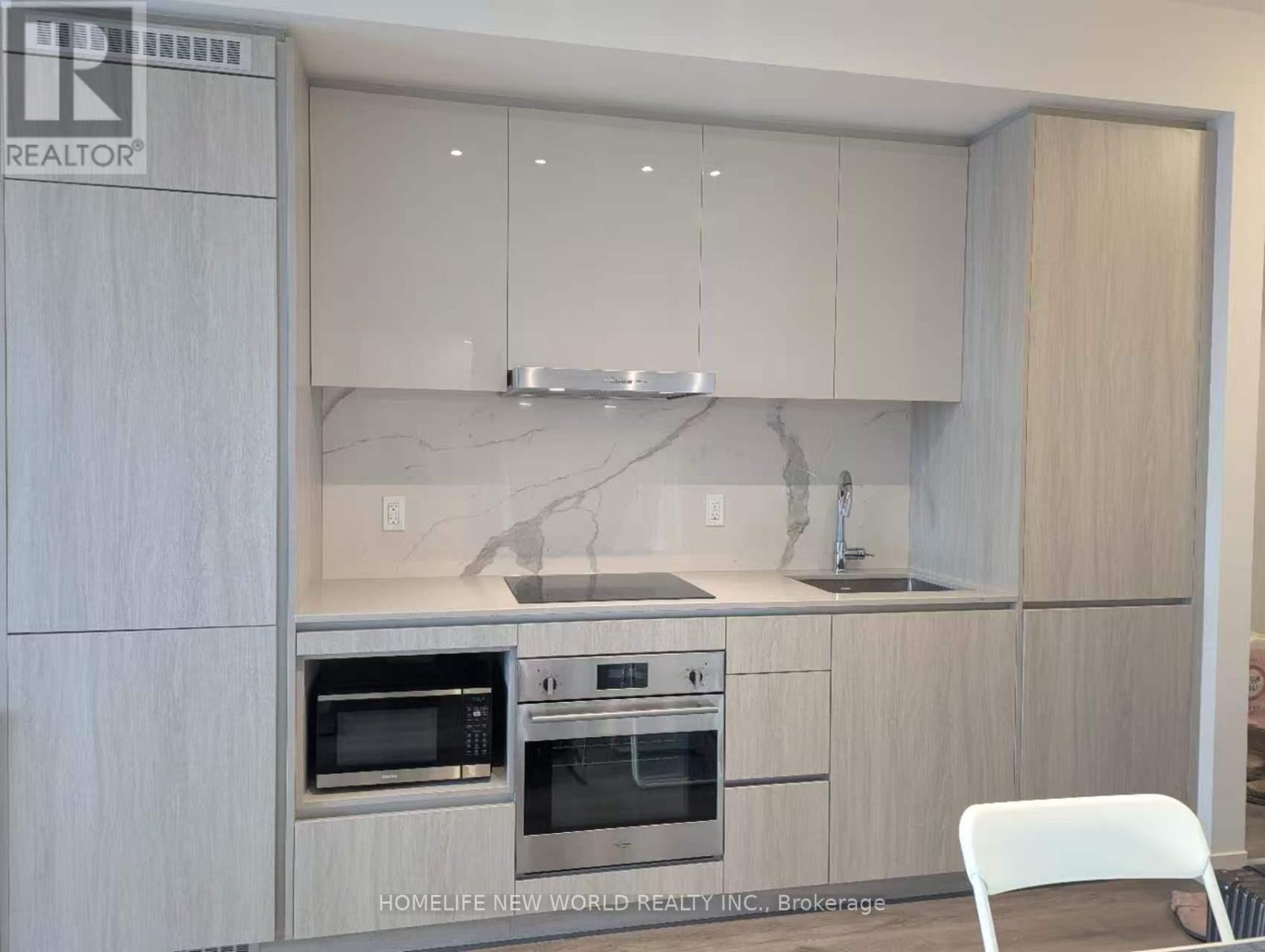 1601 - 28 Interchange Way Avenue, Vaughan, Ontario  L4K 0P8 - Photo 4 - N12942400