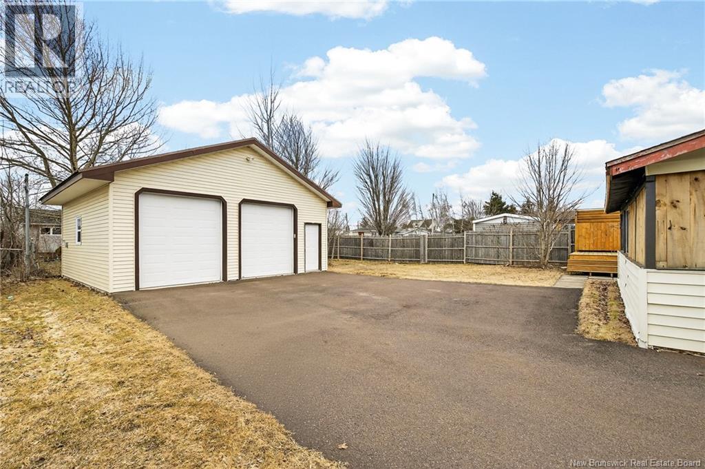 175 Second Avenue, Moncton, New Brunswick  E1C 7Y5 - Photo 3 - NB136147