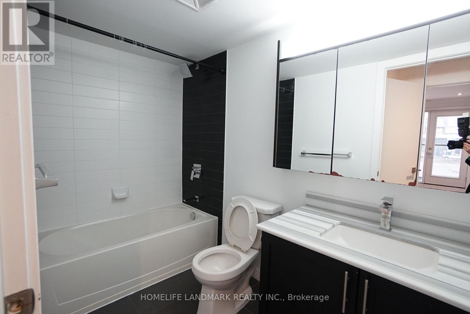 4 - 4030 Parkside Village Drive, Mississauga, Ontario  L5B 0K2 - Photo 14 - W12760400