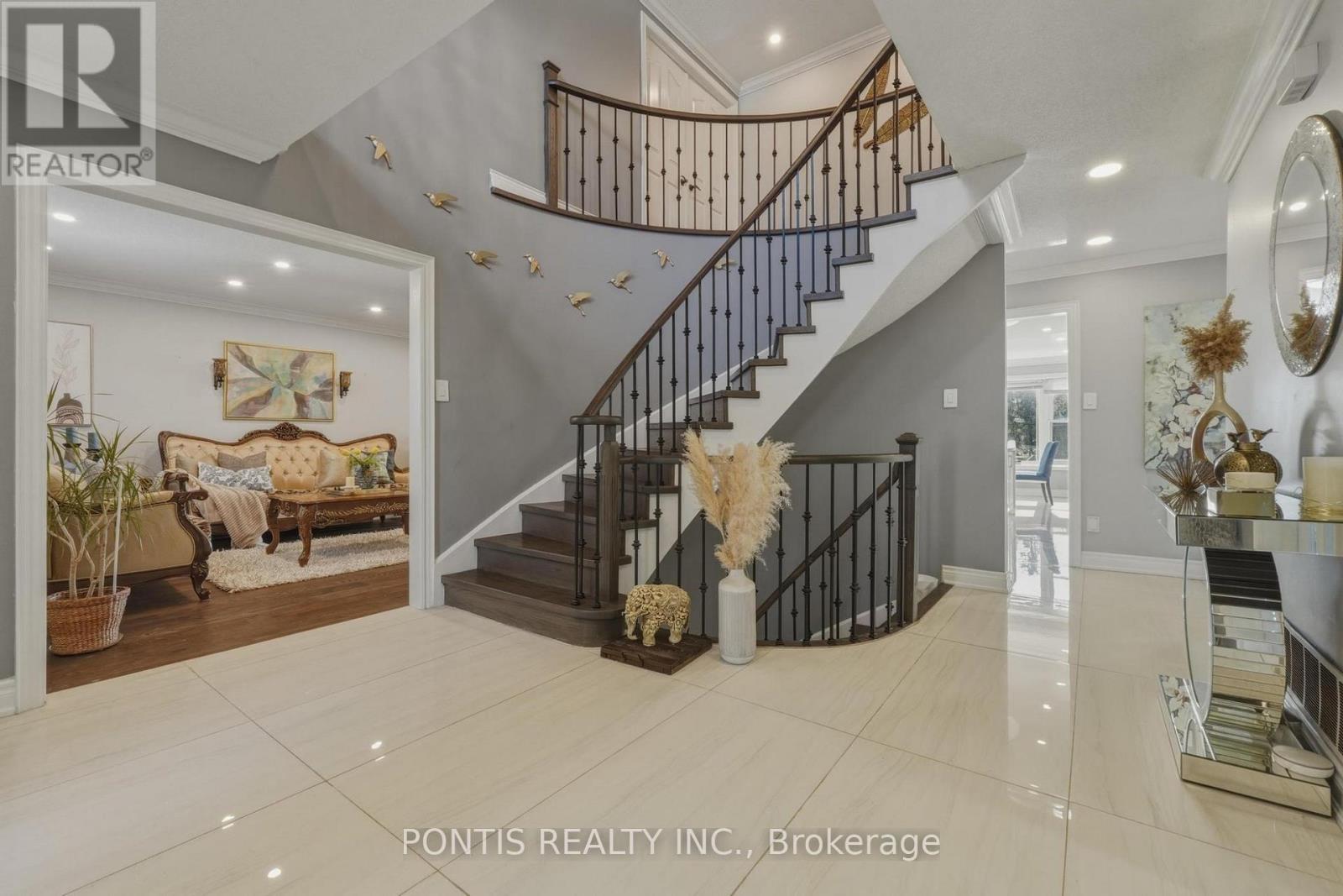 10 Whitmore Court, Brampton, Ontario  L6Z 2A5 - Photo 7 - W12942240