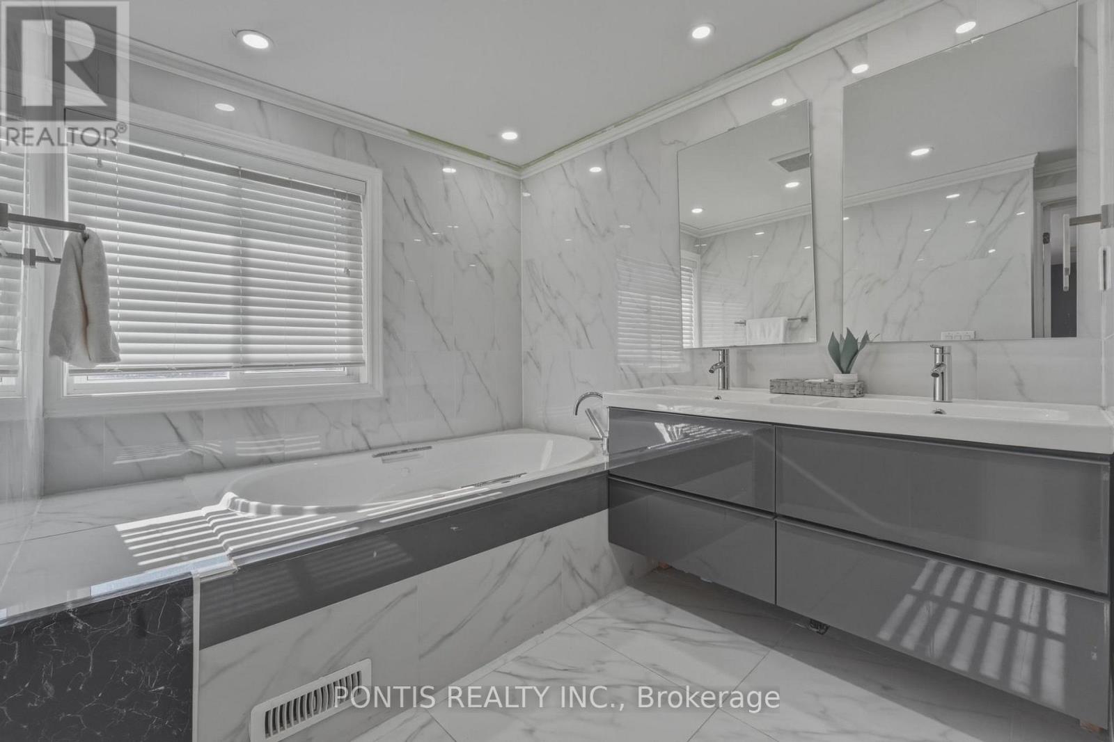 10 Whitmore Court, Brampton, Ontario  L6Z 2A5 - Photo 32 - W12942240