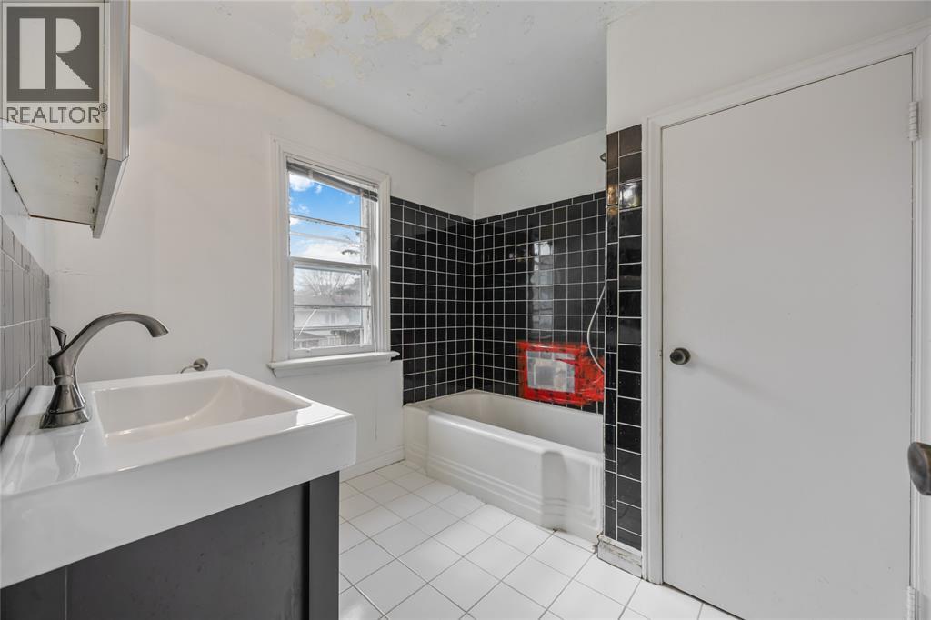 617 Cathcart Boulevard, Sarnia, Ontario  N7V 2N1 - Photo 19 - 26006553