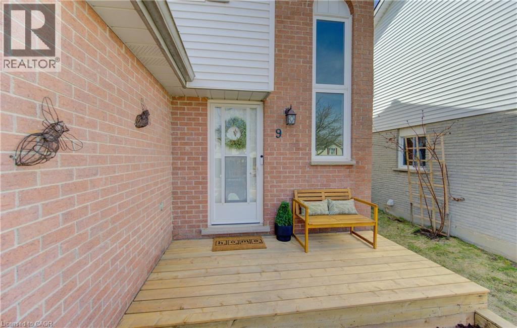 9 Camrose Court, Kitchener, Ontario  N2M 5J3 - Photo 4 - 40815752