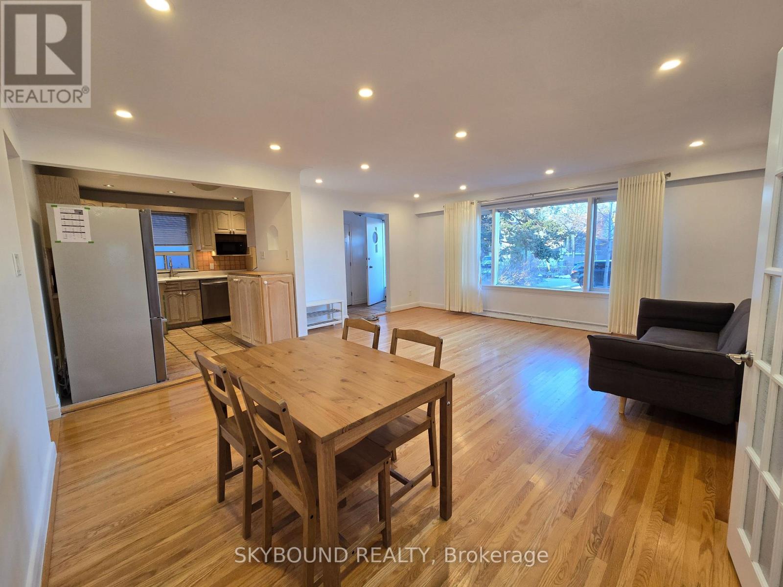 68 Monkton Avenue, Toronto, Ontario  M8Z 4N5 - Photo 3 - W12883090