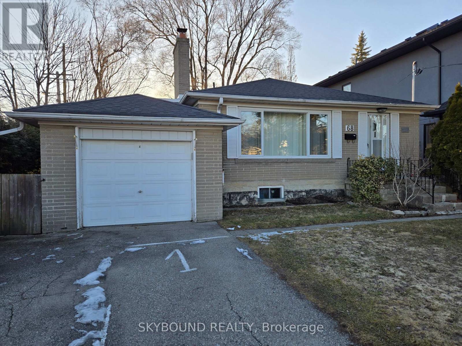 68 Monkton Avenue, Toronto, Ontario  M8Z 4N5 - Photo 2 - W12883090