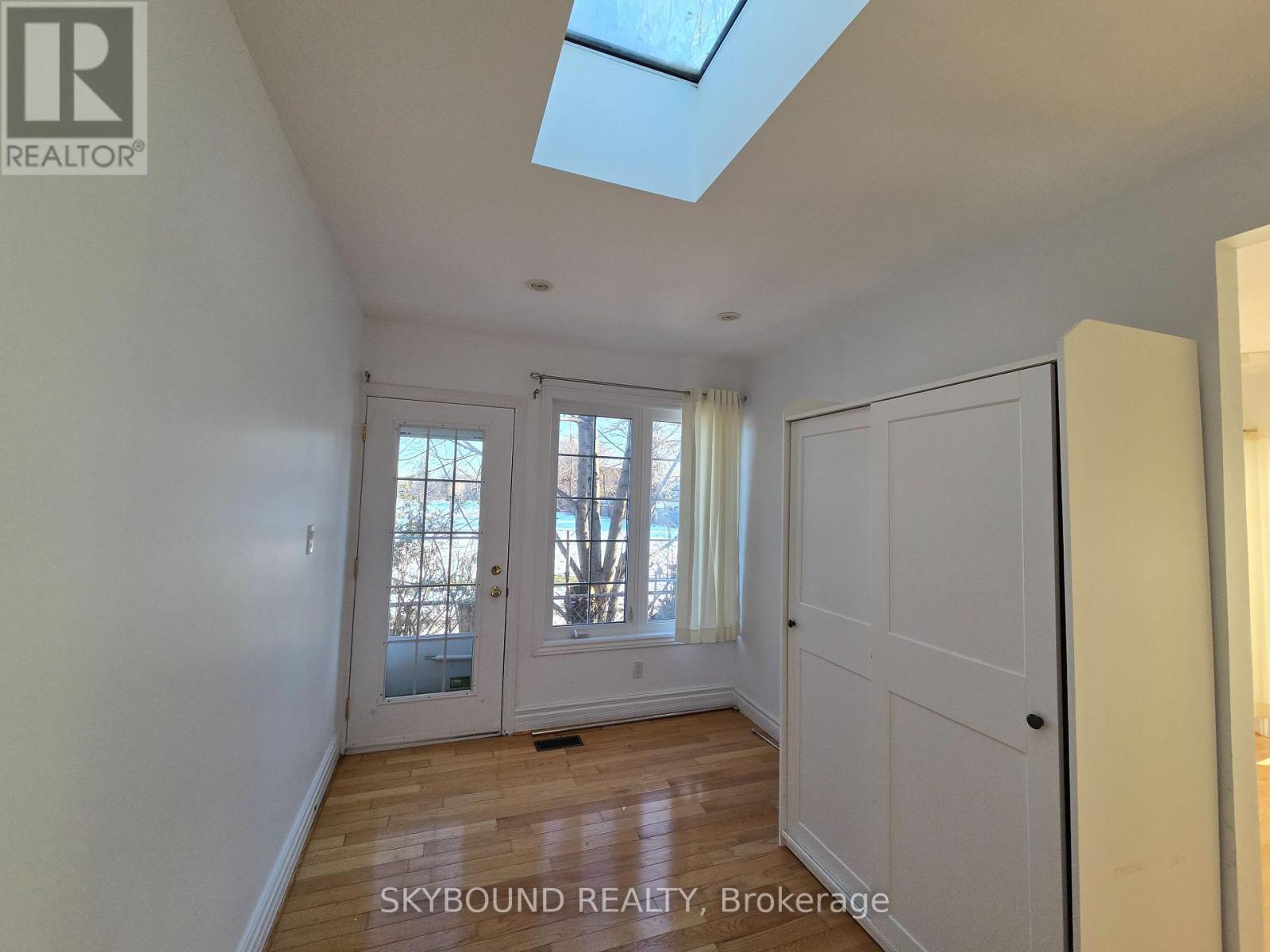 68 Monkton Avenue, Toronto, Ontario  M8Z 4N5 - Photo 13 - W12883090