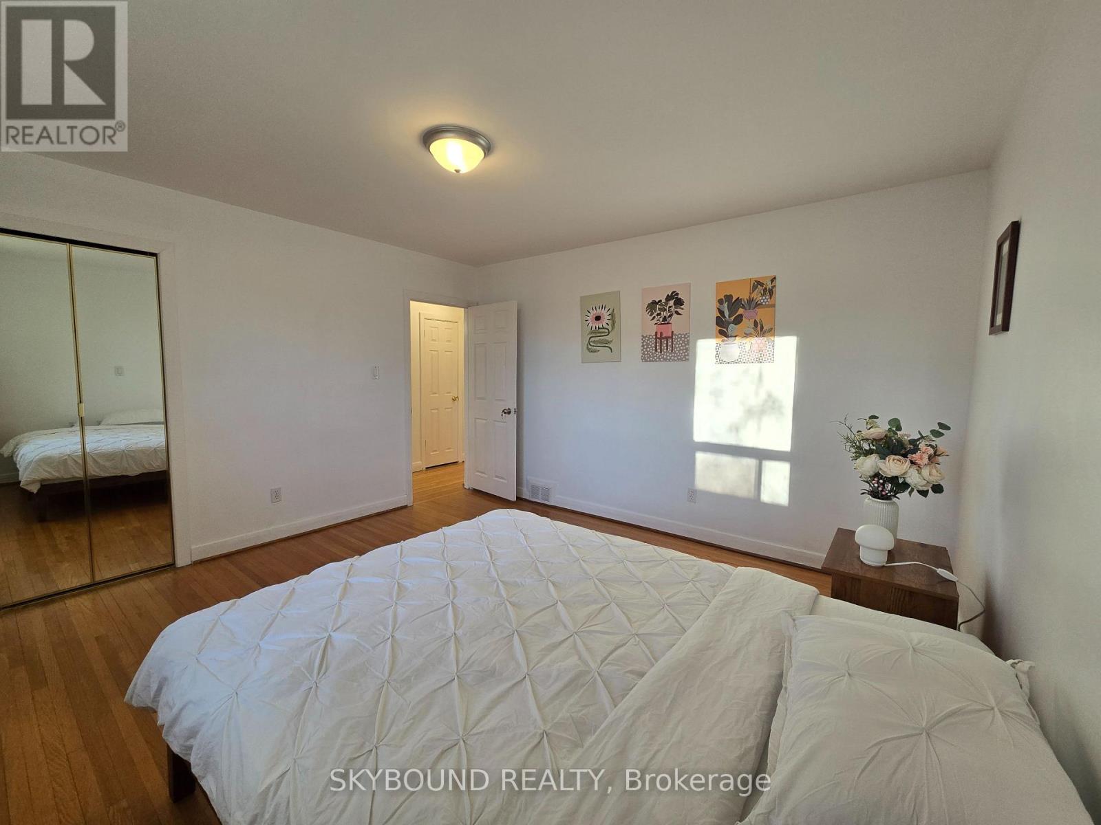 68 Monkton Avenue, Toronto, Ontario  M8Z 4N5 - Photo 16 - W12883090