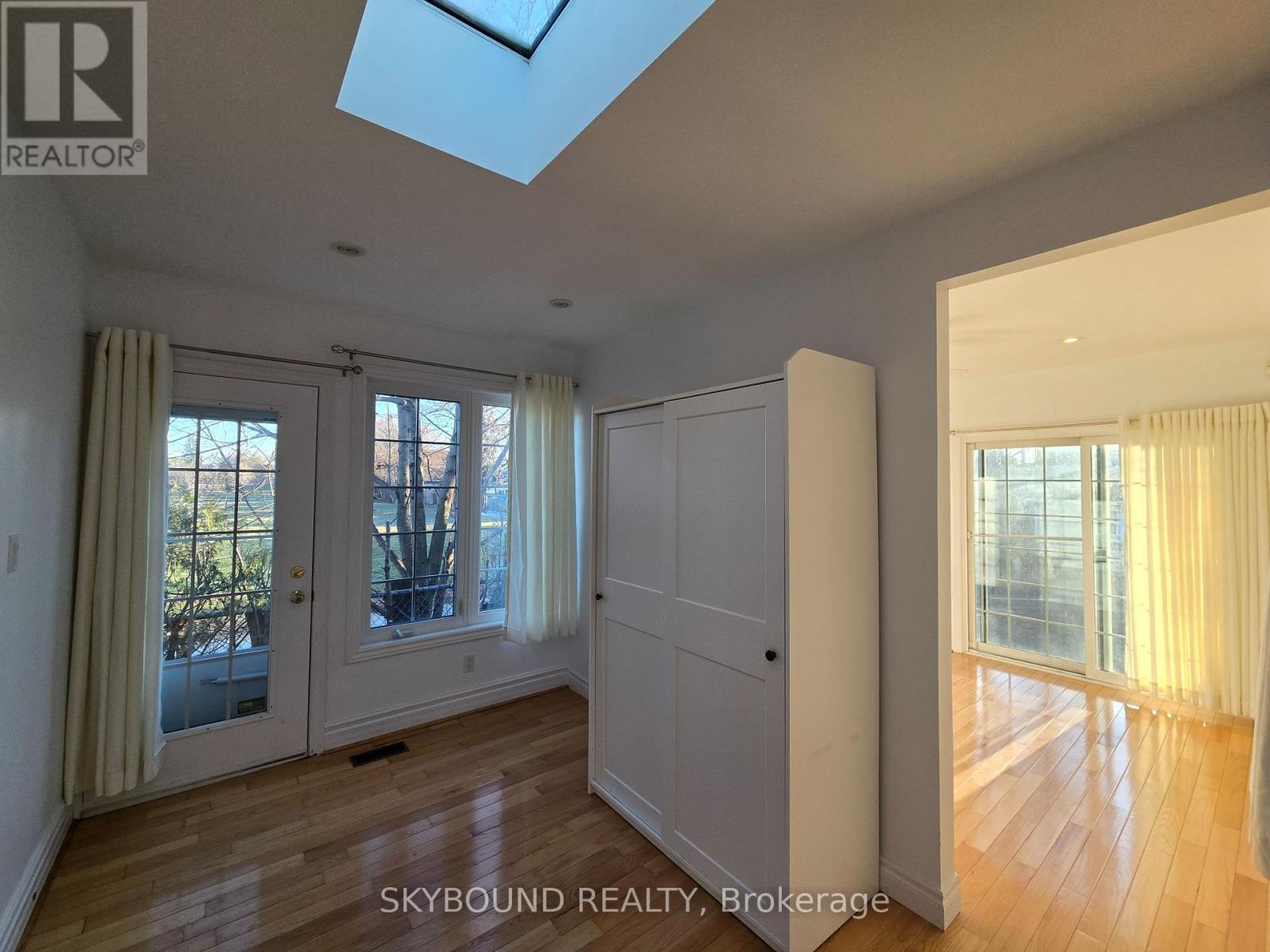 68 Monkton Avenue, Toronto, Ontario  M8Z 4N5 - Photo 10 - W12883090