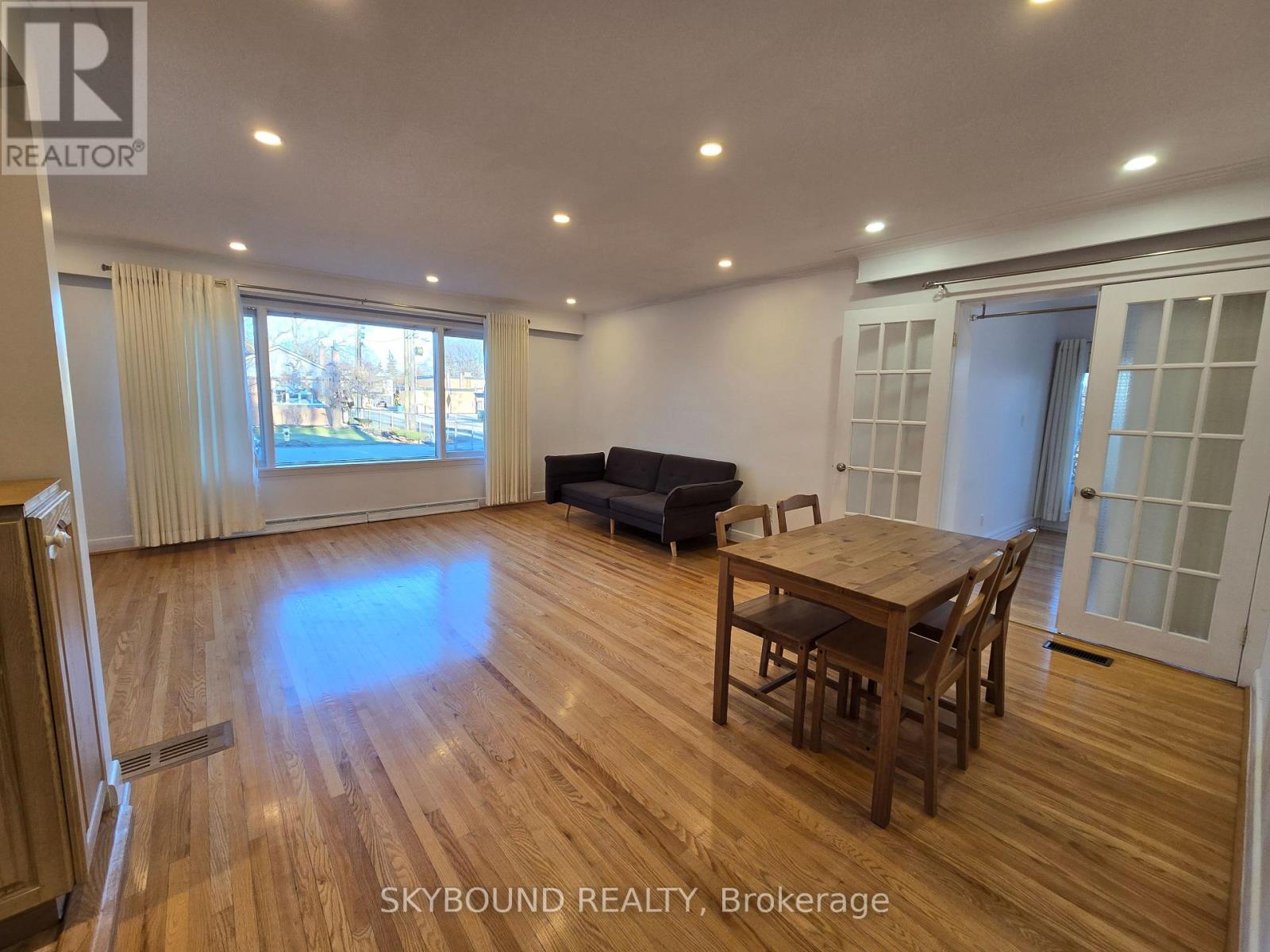 68 Monkton Avenue, Toronto, Ontario  M8Z 4N5 - Photo 4 - W12883090