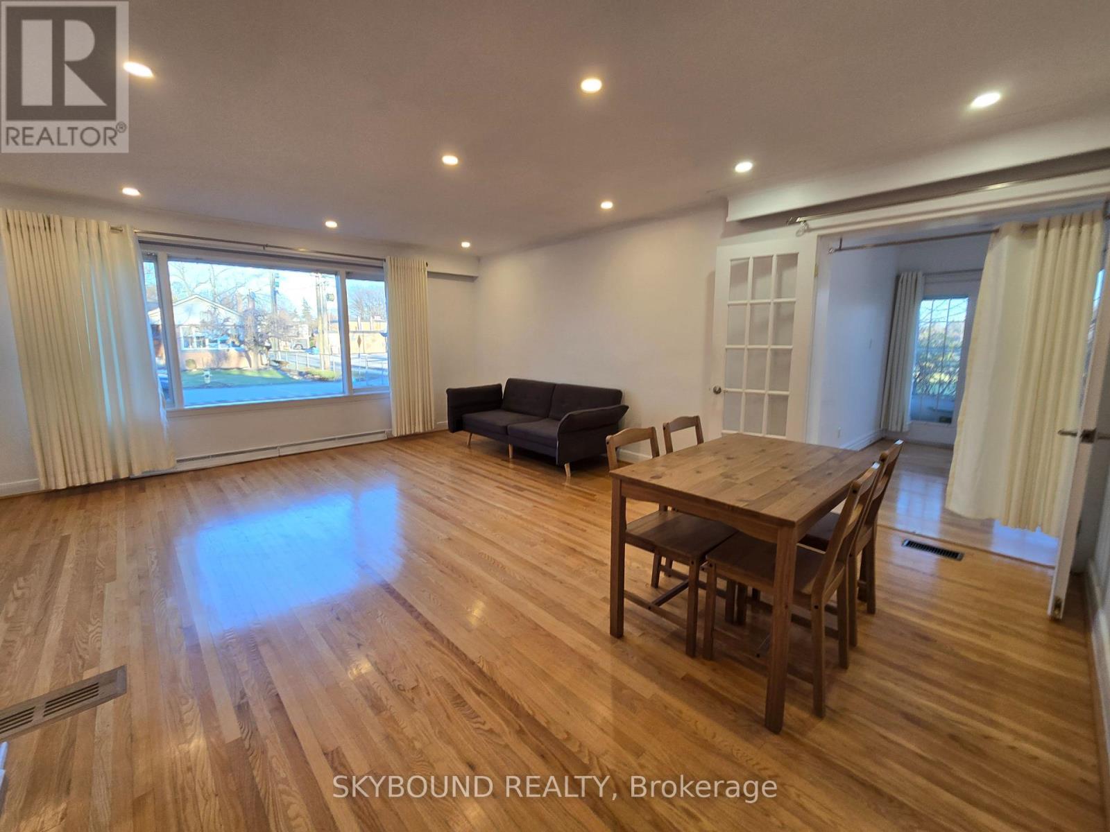 68 Monkton Avenue, Toronto, Ontario  M8Z 4N5 - Photo 5 - W12883090