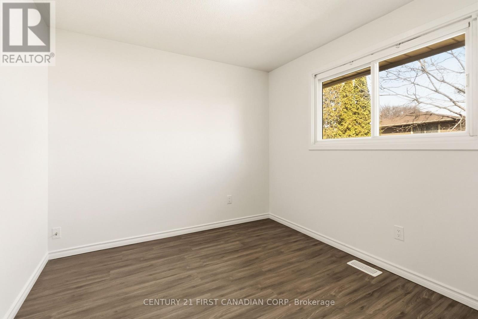 6 Spartan Drive, Brantford, Ontario  N3R 6C7 - Photo 24 - X12942436