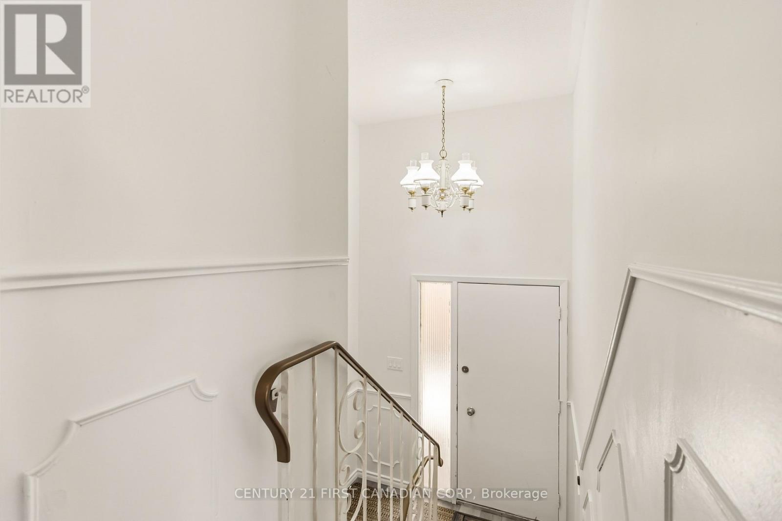 6 Spartan Drive, Brantford, Ontario  N3R 6C7 - Photo 4 - X12942436