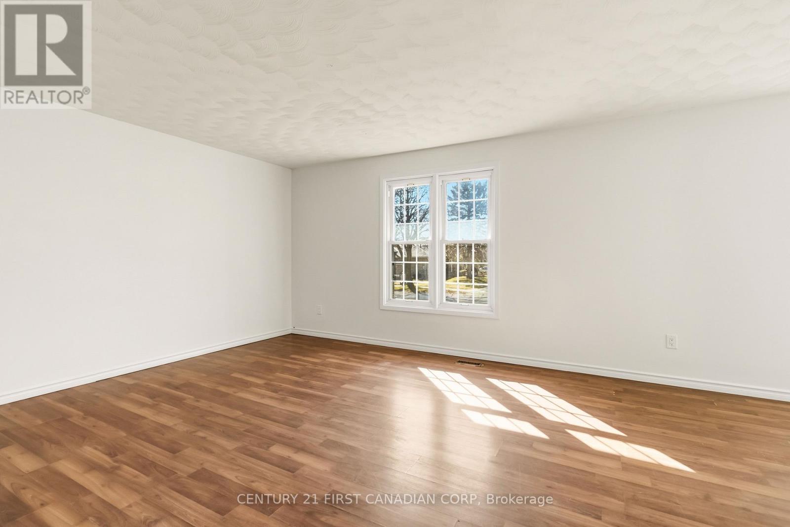 6 Spartan Drive, Brantford, Ontario  N3R 6C7 - Photo 5 - X12942436