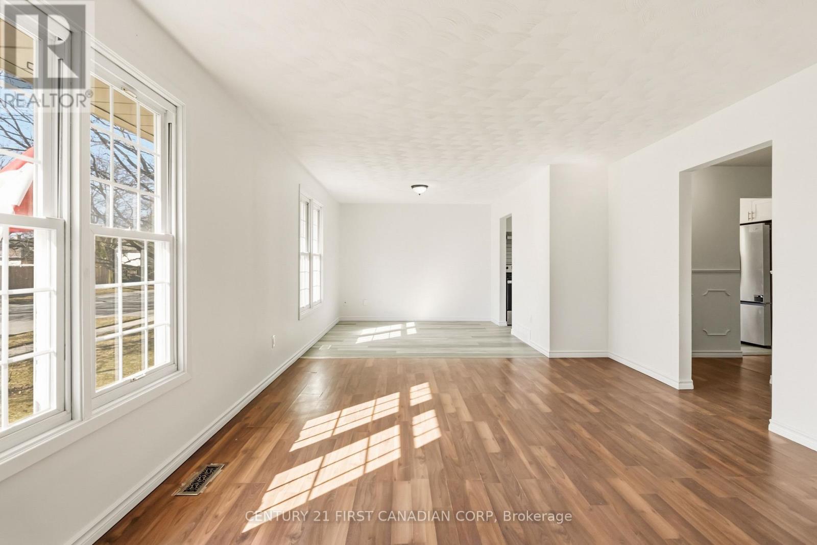 6 Spartan Drive, Brantford, Ontario  N3R 6C7 - Photo 6 - X12942436