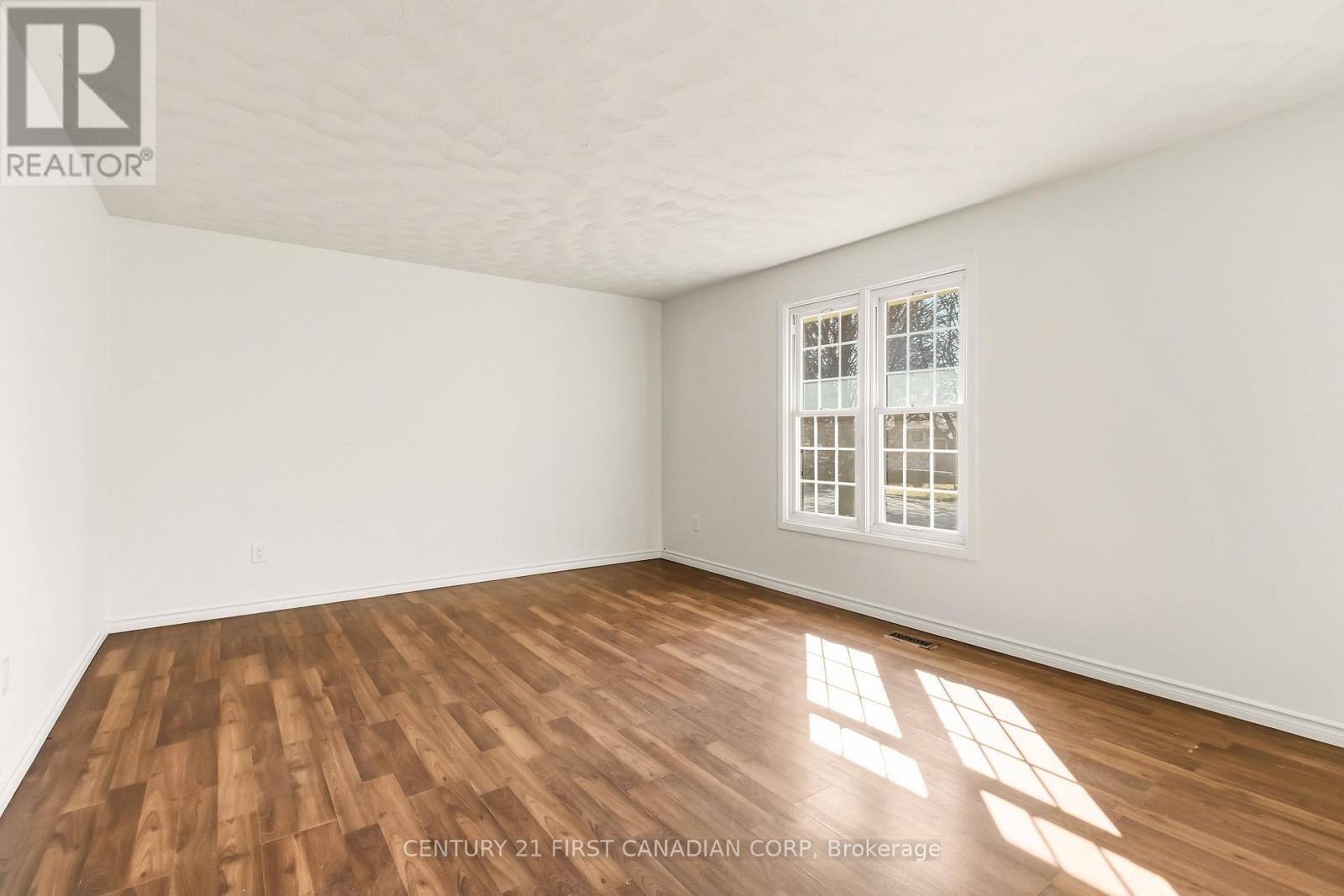 6 Spartan Drive, Brantford, Ontario  N3R 6C7 - Photo 8 - X12942436