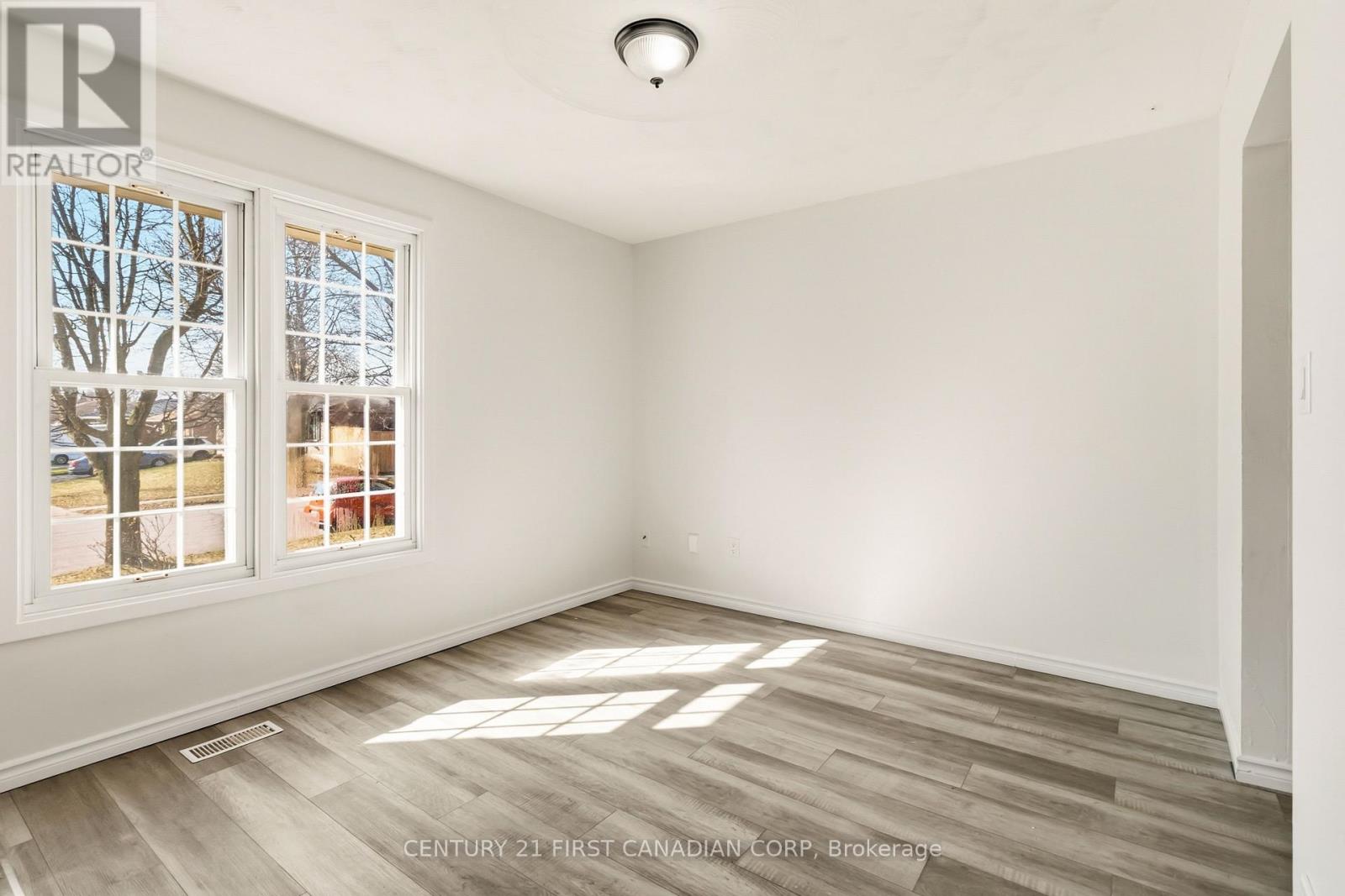 6 Spartan Drive, Brantford, Ontario  N3R 6C7 - Photo 9 - X12942436