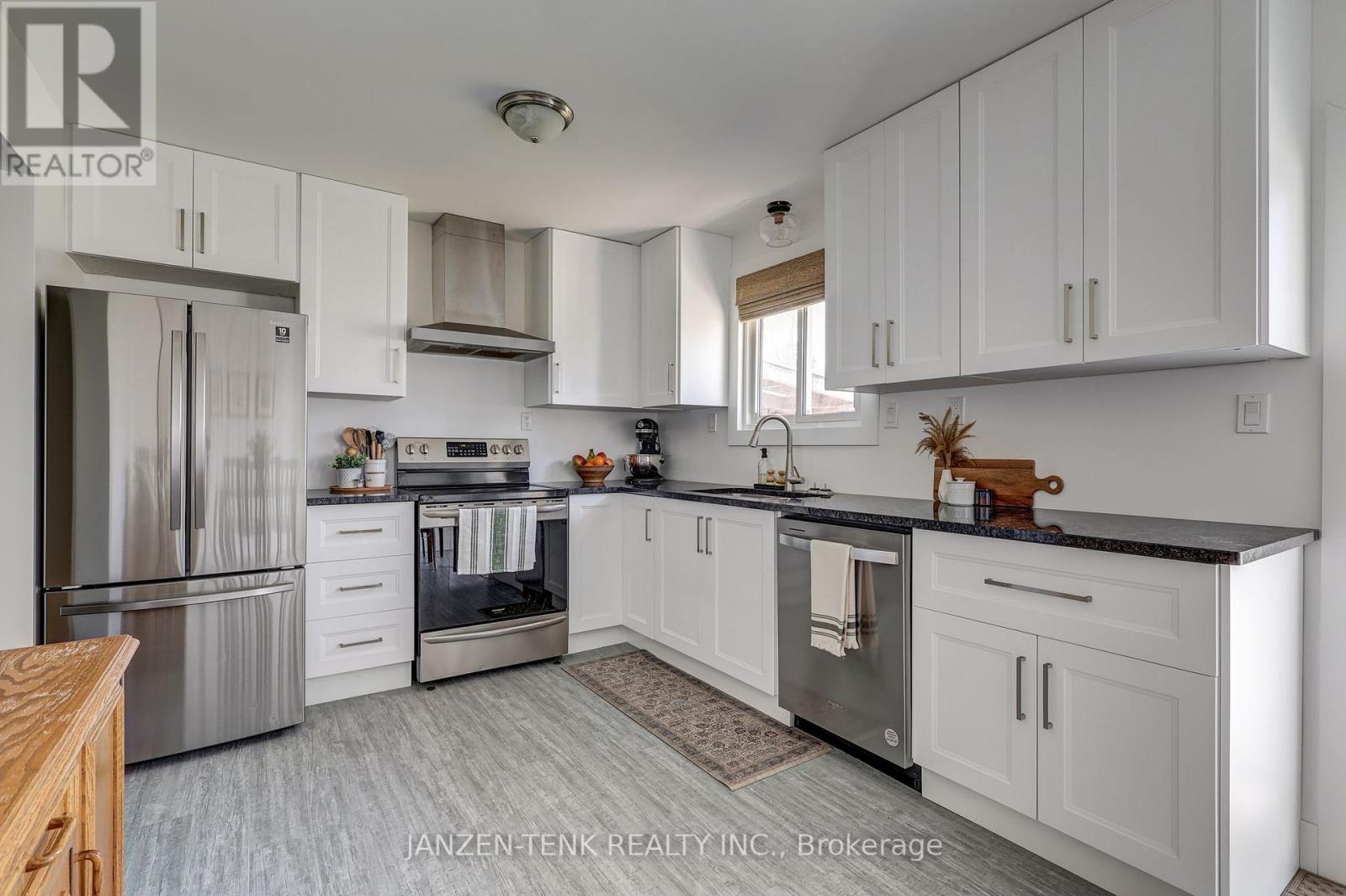 24 Centennial Avenue, Aylmer, Ontario  N5H 2X2 - Photo 30 - X12942538