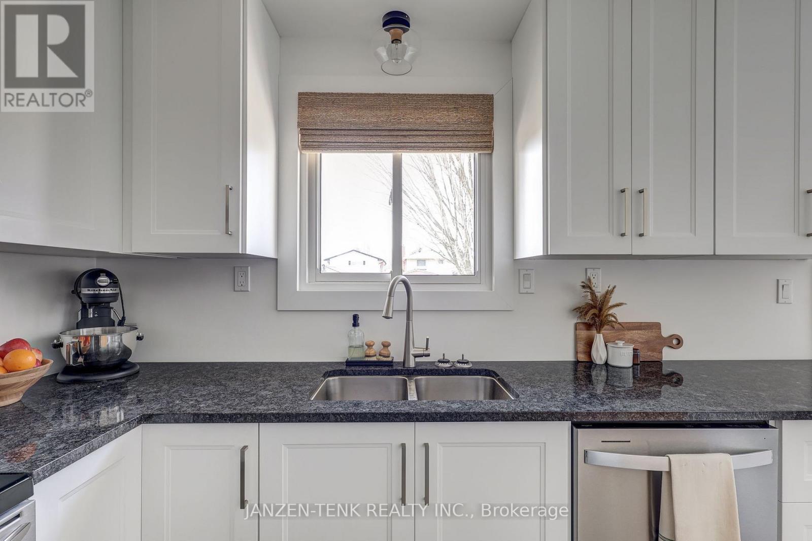 24 Centennial Avenue, Aylmer, Ontario  N5H 2X2 - Photo 34 - X12942538