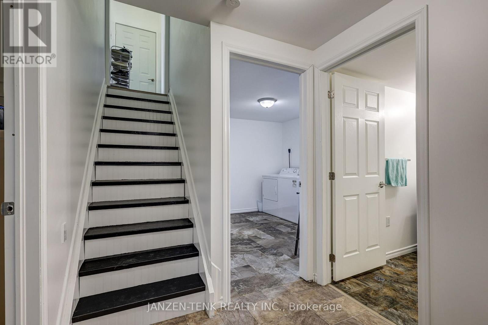 24 Centennial Avenue, Aylmer, Ontario  N5H 2X2 - Photo 38 - X12942538