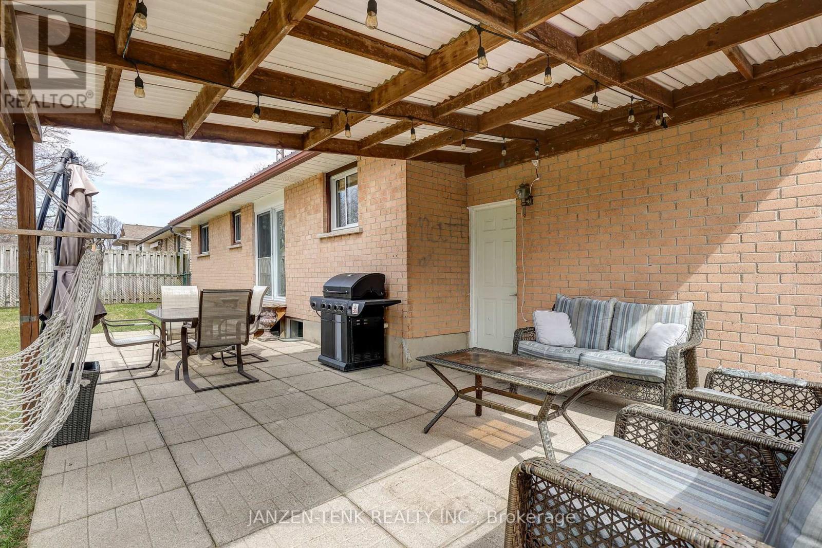 24 Centennial Avenue, Aylmer, Ontario  N5H 2X2 - Photo 5 - X12942538