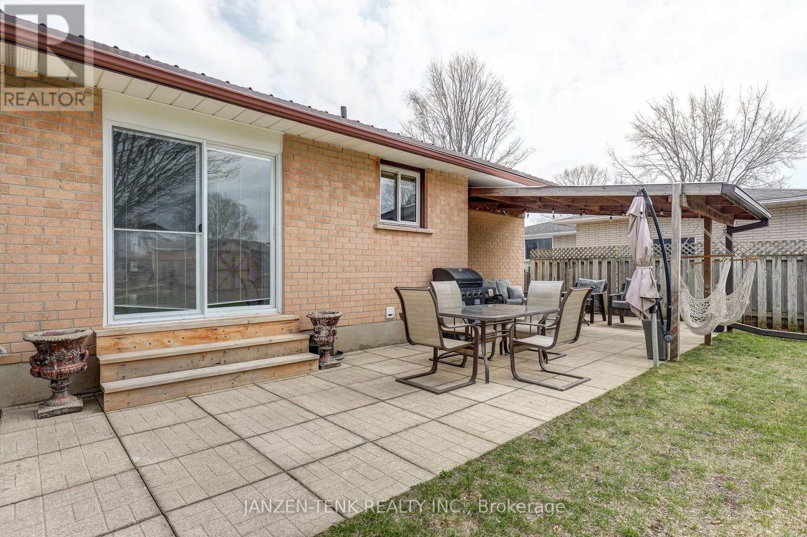 24 Centennial Avenue, Aylmer, Ontario  N5H 2X2 - Photo 7 - X12942538