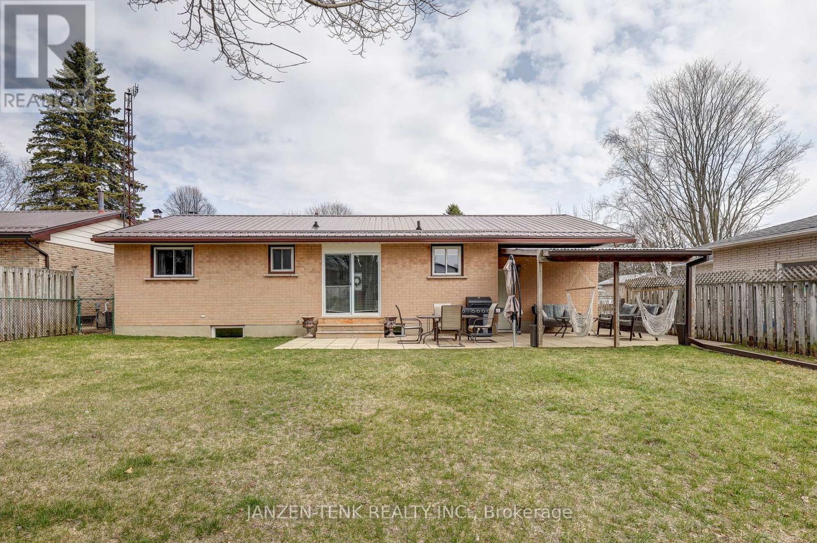 24 Centennial Avenue, Aylmer, Ontario  N5H 2X2 - Photo 8 - X12942538