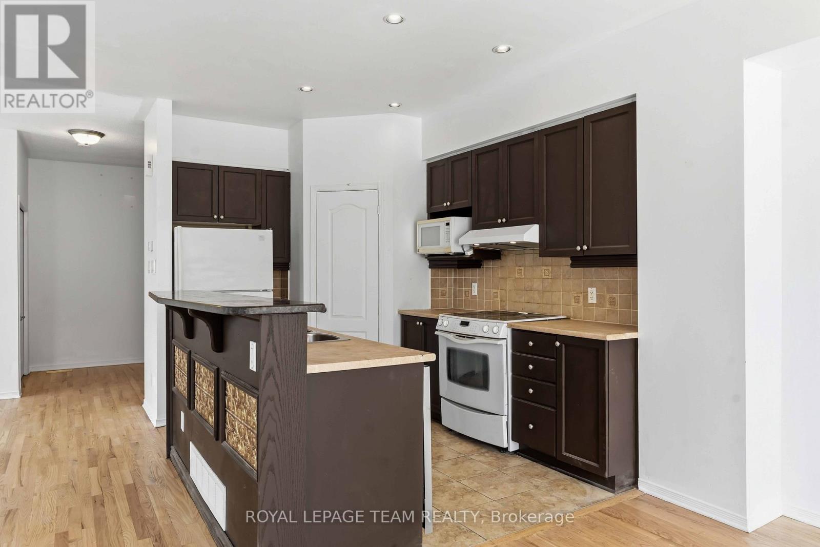 136 Calaveras Avenue, Ottawa, Ontario  K2J 5K4 - Photo 9 - X12942556