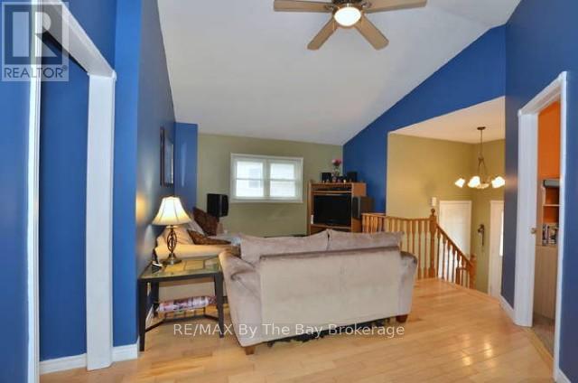 4 Donald Crescent, Wasaga Beach, Ontario  L9Z 1E1 - Photo 5 - S12942586