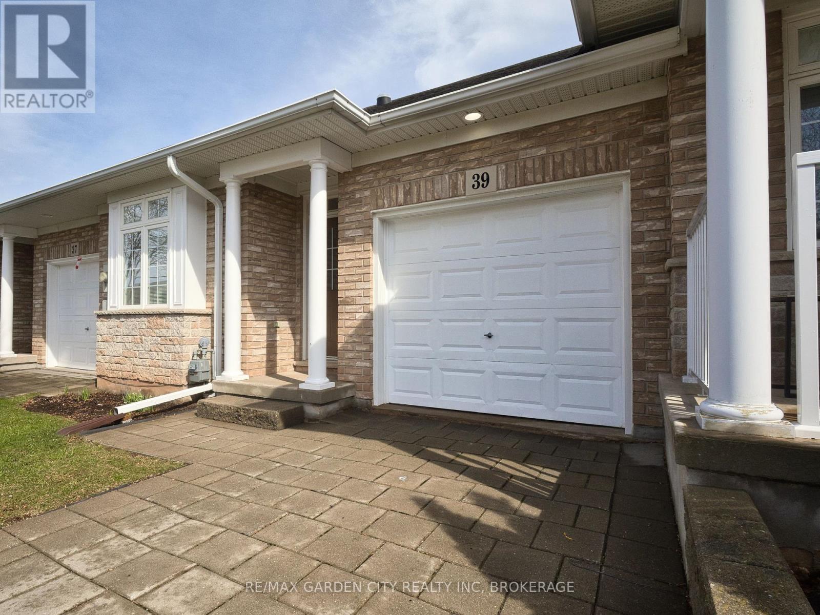 39 Vintners Lane, Grimsby, Ontario  L3M 5N7 - Photo 6 - X12942418